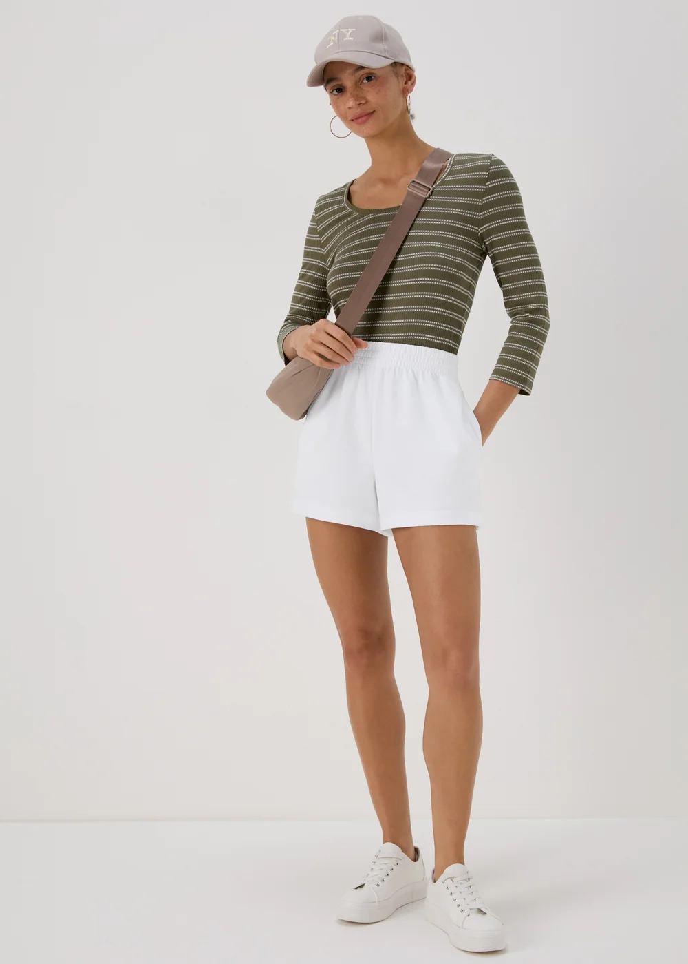 White Basic Shorts - S Image 4