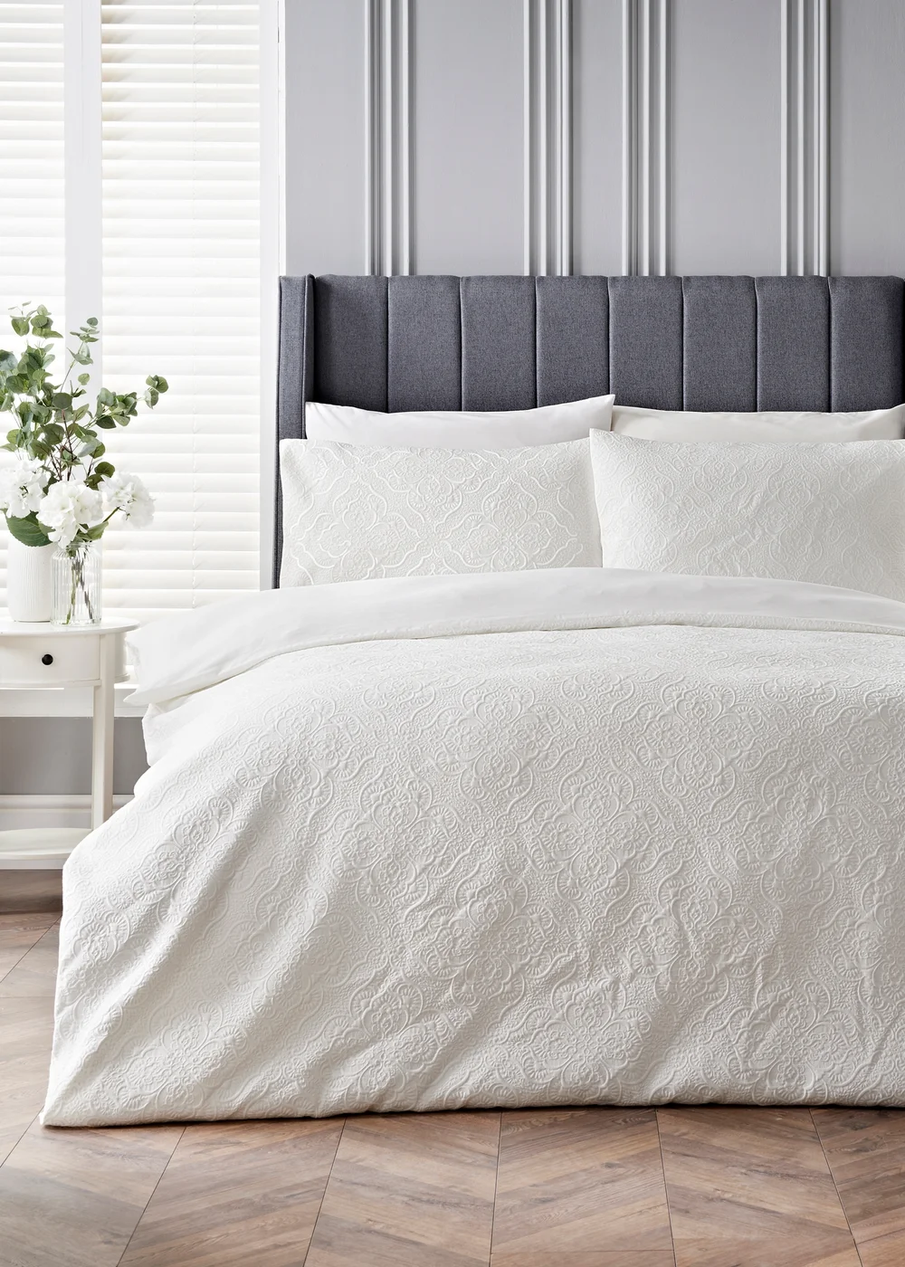 White Matelassé Duvet Set - Double Image 1
