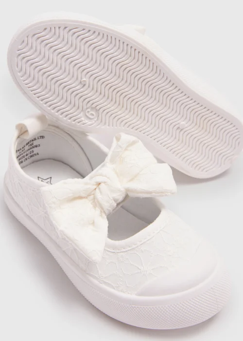 Girls White Broderie Bow Pumps (Younger 4-12) - Size 4 Infants Image 2