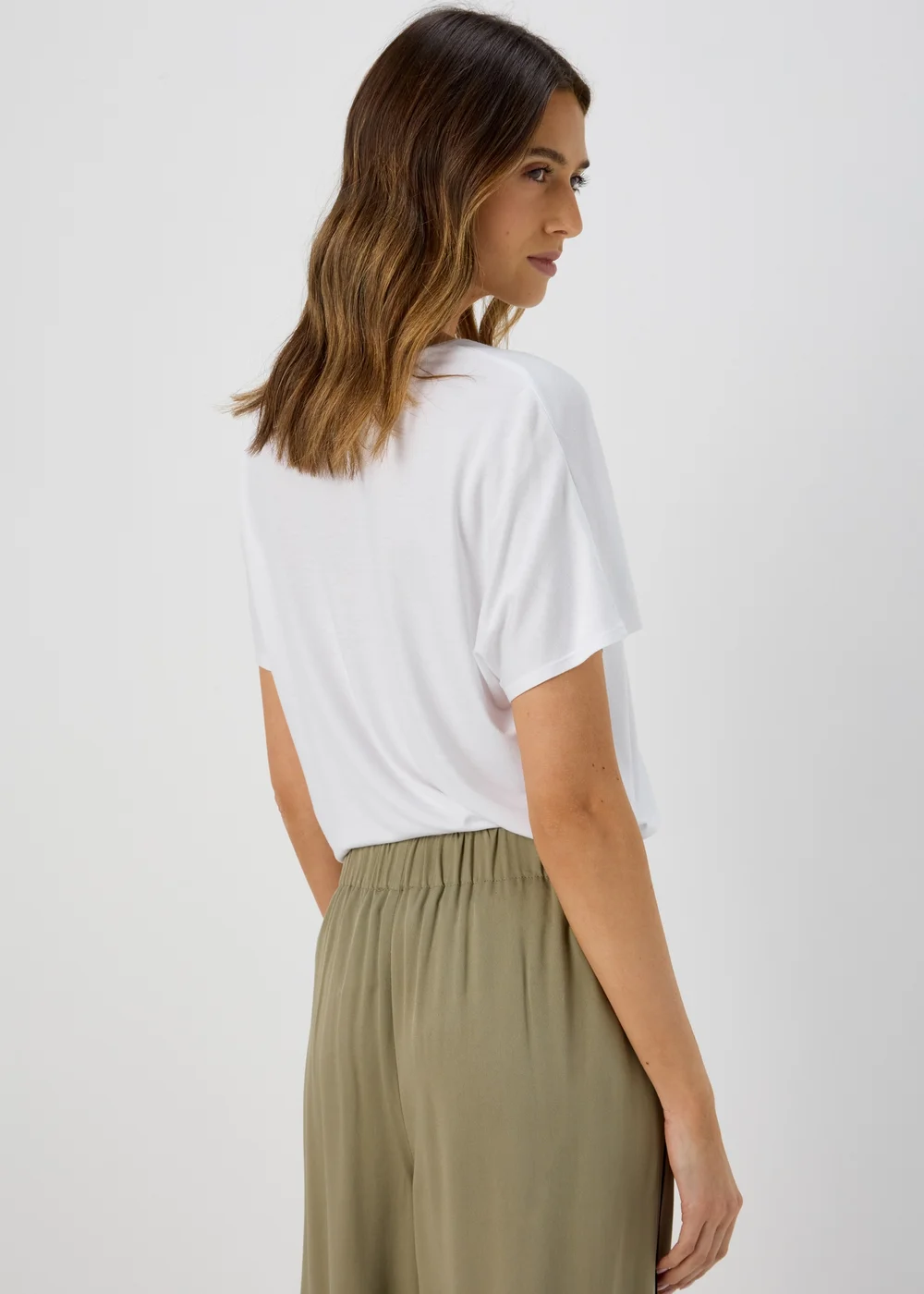 Et Vous White Classic V Neck T-Shirt - 8 Image 3