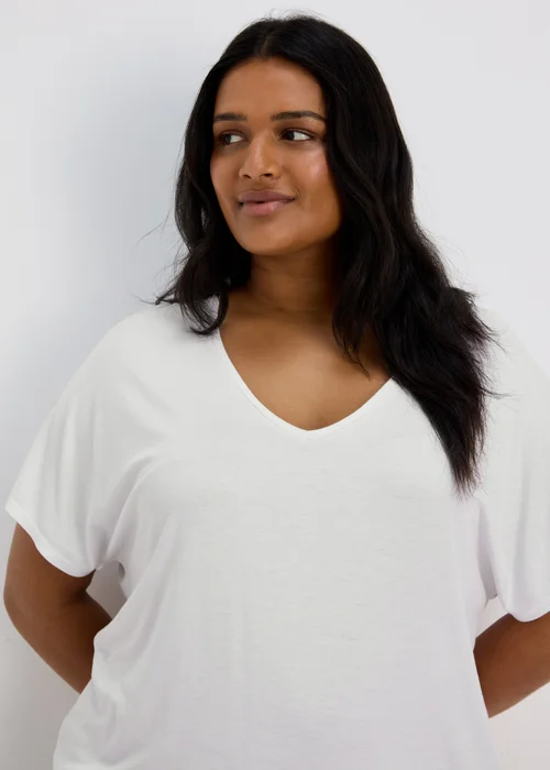 Et Vous White Classic V Neck T-Shirt - 8 Image 6