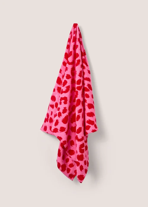 Pink Leopard Print Beach Towel (140cm x 70cm) Image 1