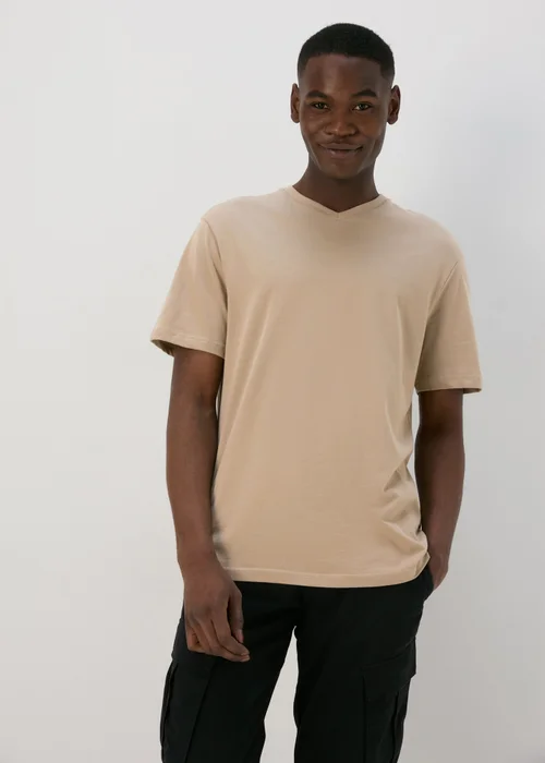 Teak Weathered Essential V Neck T-Shirt - Small Image 3
