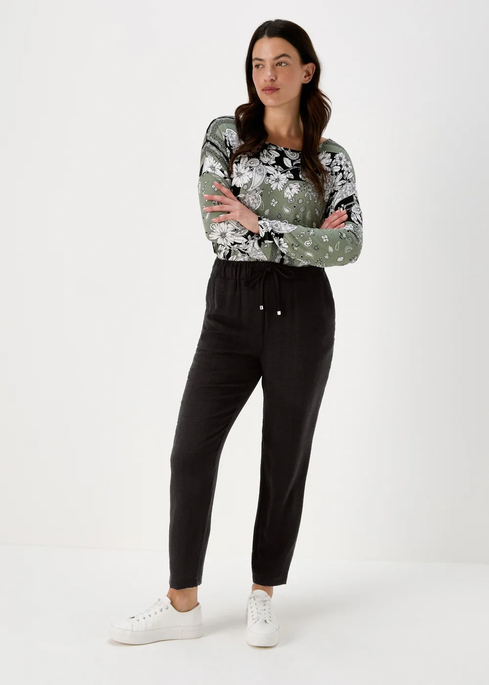 Black Light Weight Tapered Trousers - 8 Image 4