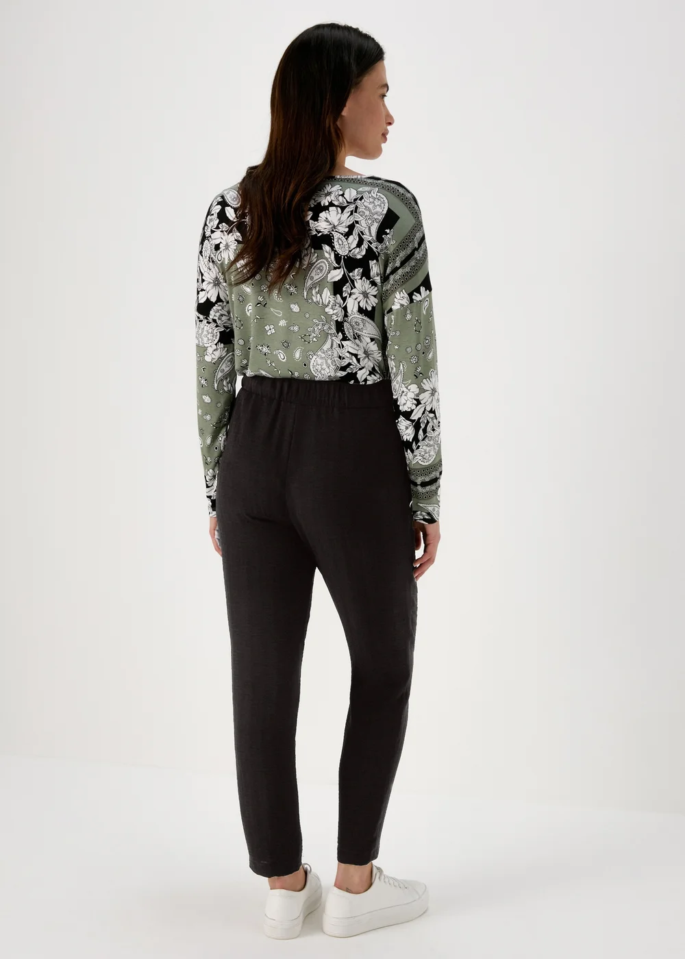 Black Light Weight Tapered Trousers - 8 Image 2