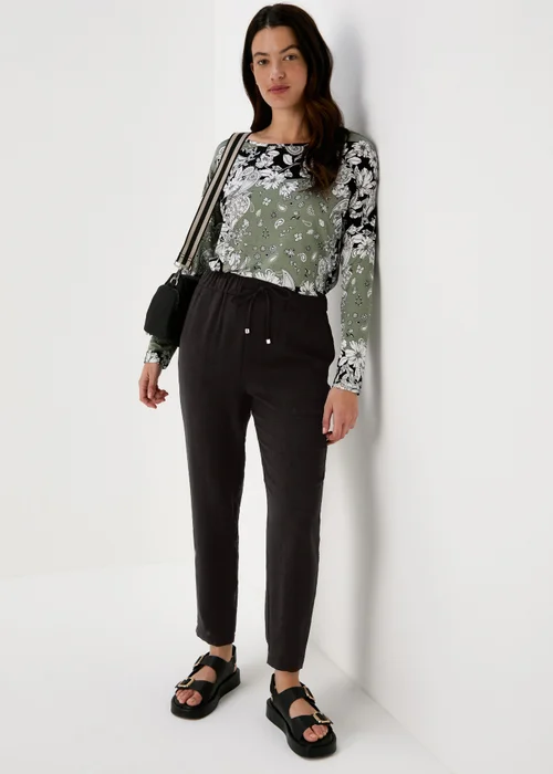 Black Light Weight Tapered Trousers - 8 Image 1