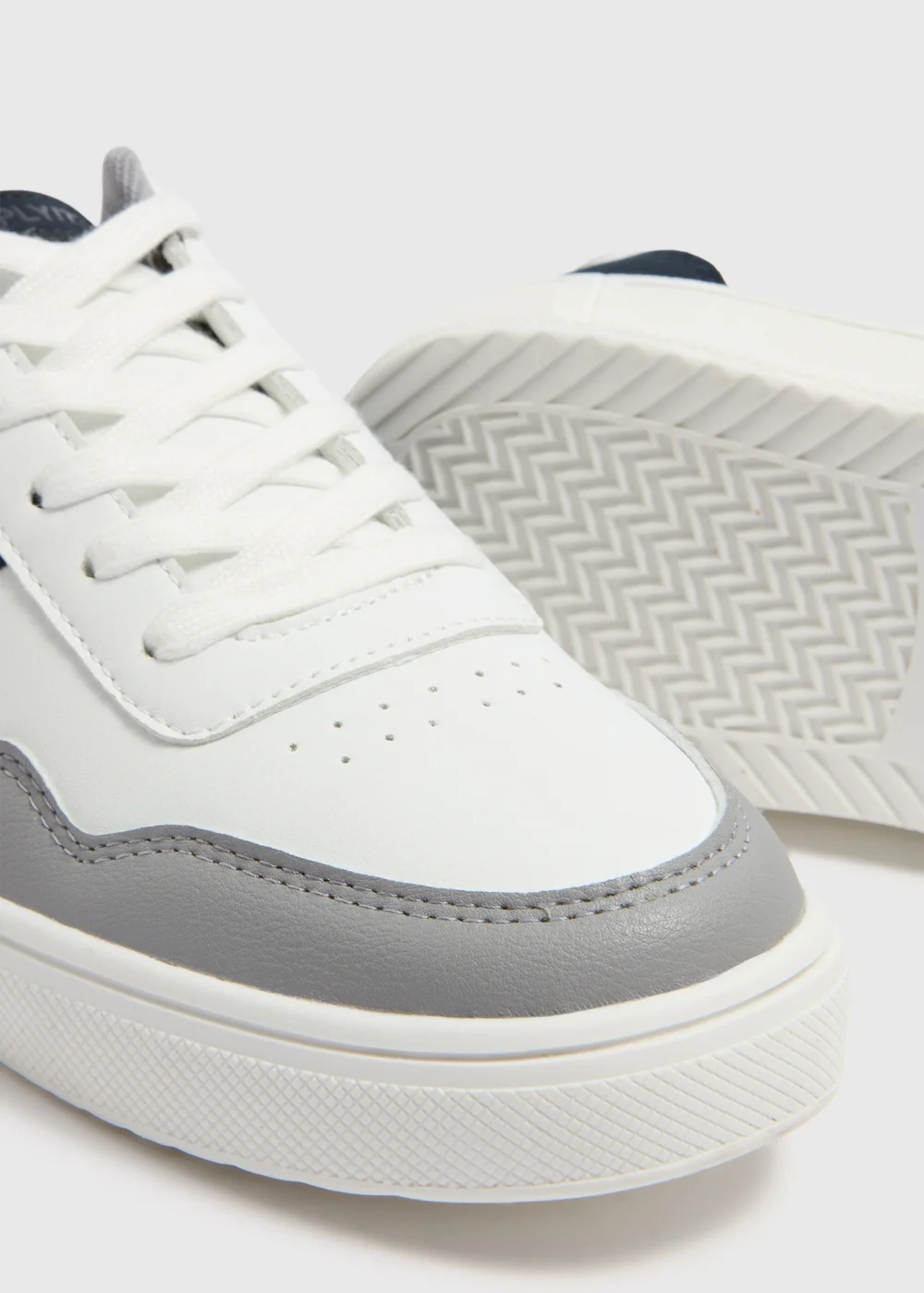 White Court Trainers - 6 Image 2