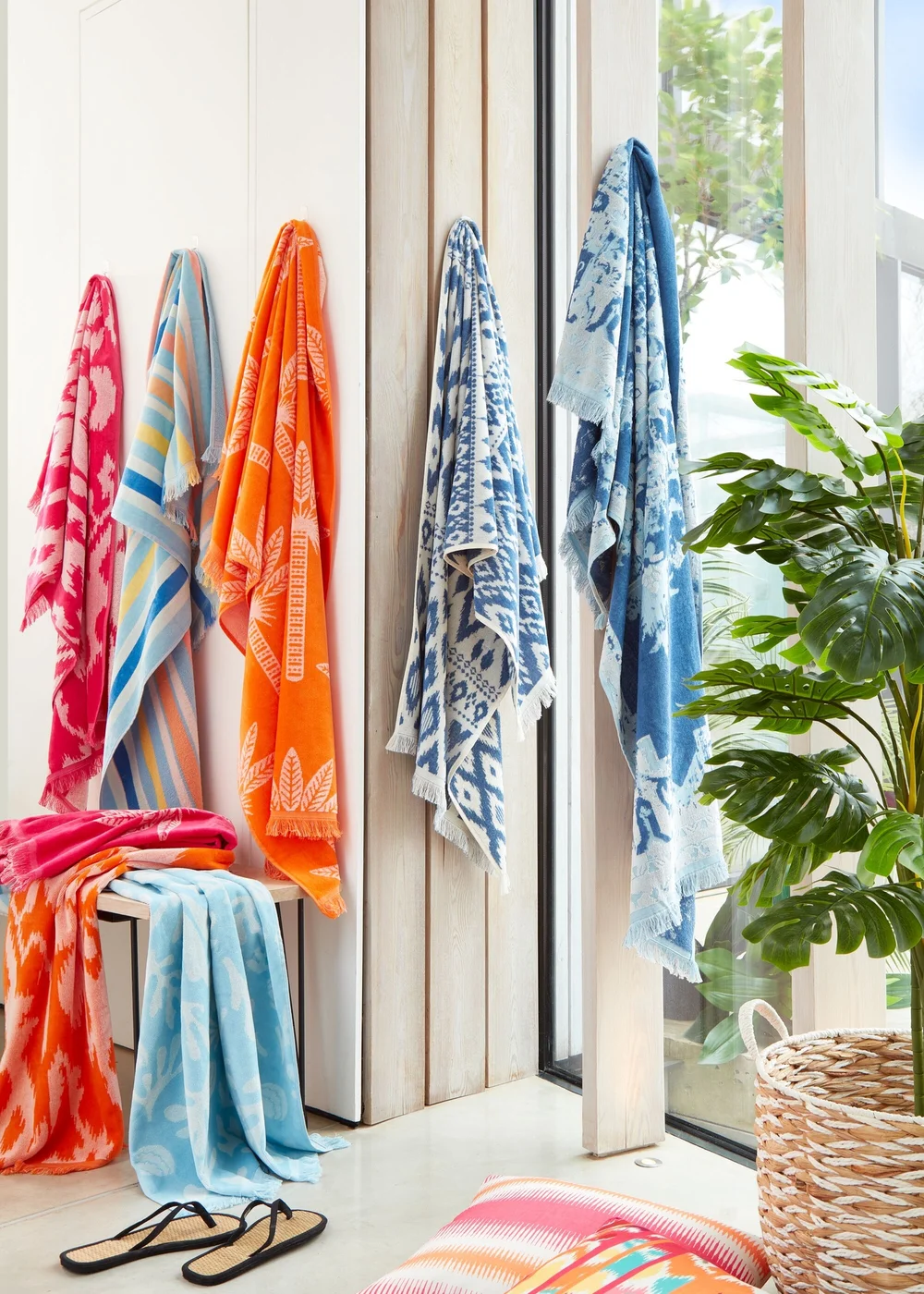 Pink Ikat Jacquard Beach Towel (80cm x 160cm) Image 3