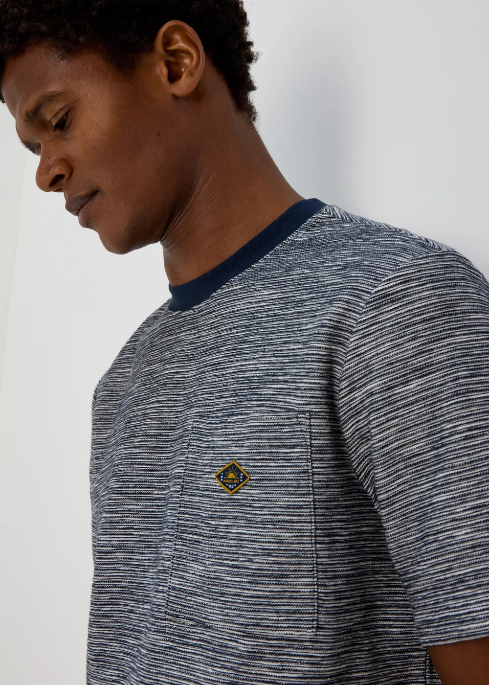 White & Navy Textured Embroidered T-Shirt - S Image 3
