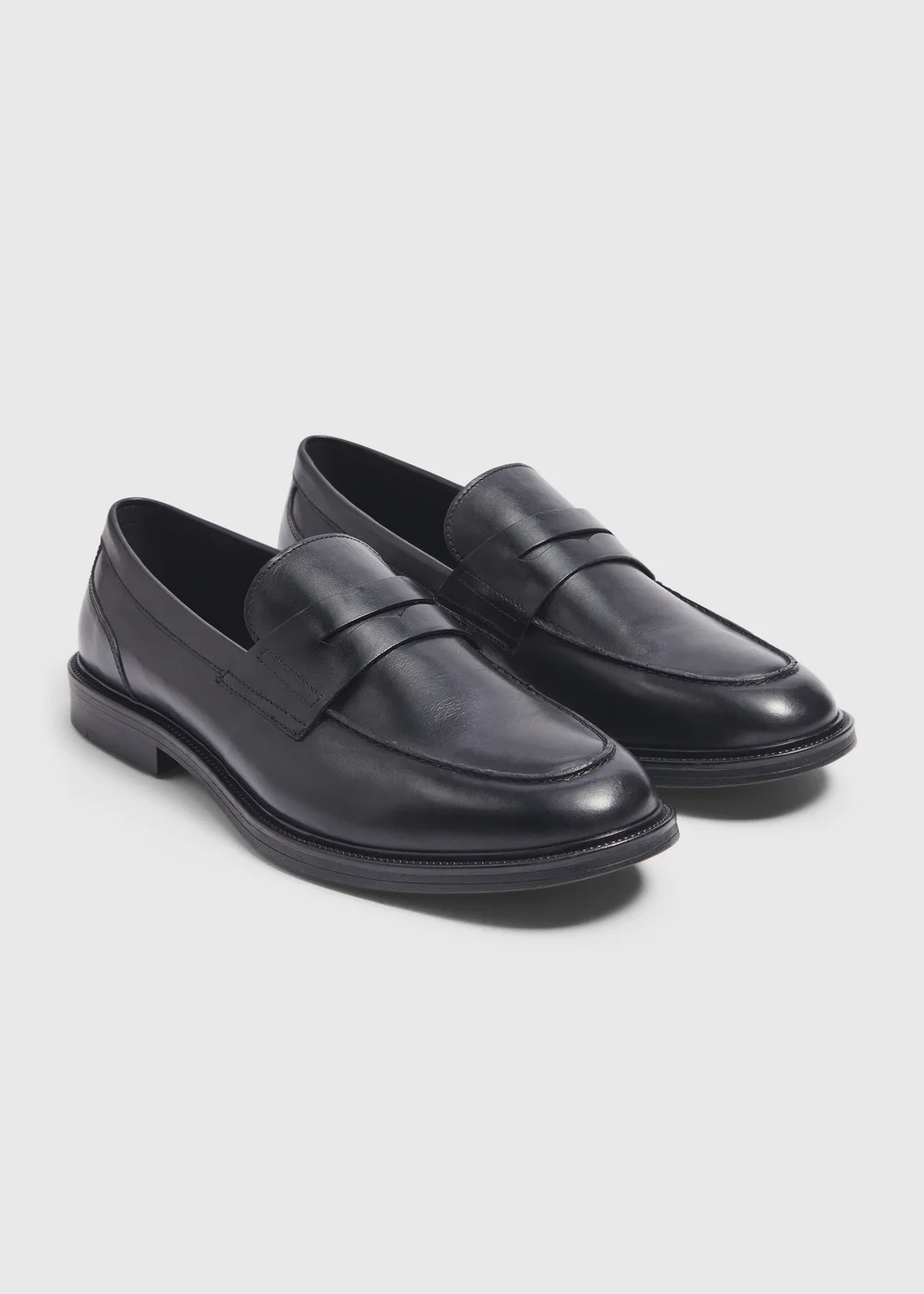 Taylor & Wright Black Leather Loafers - Size 6 Image 1