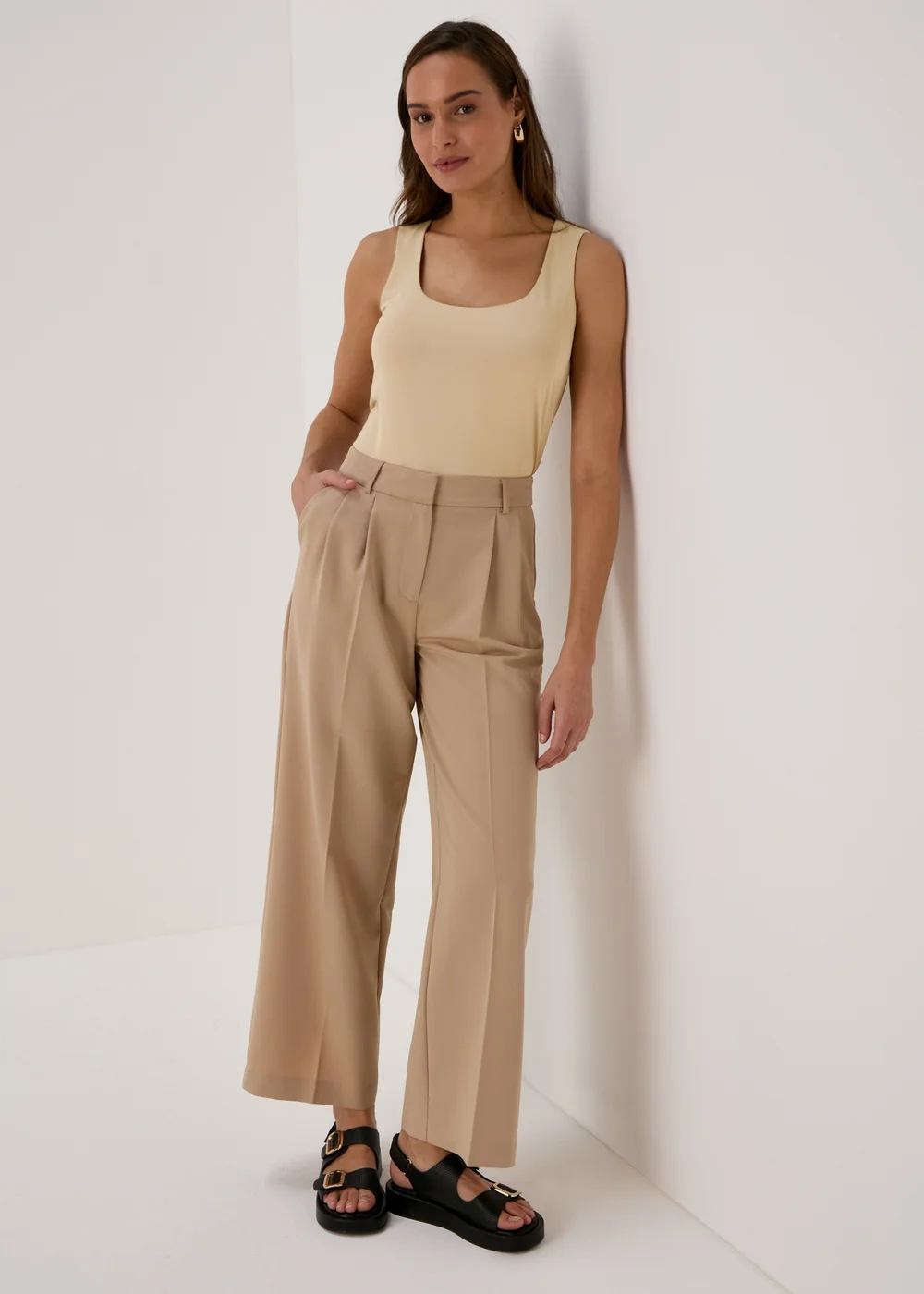 Et Vous Beige Vest Top - Size 8 Image 1