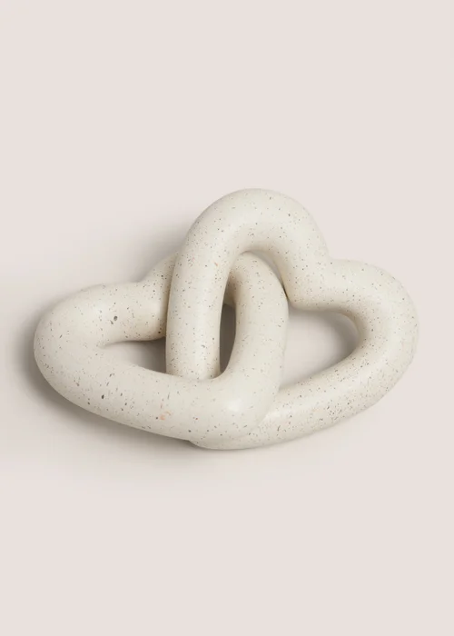 White Wood Heart Chain (25cm x 16.3cm x 16.3cm) Image 1