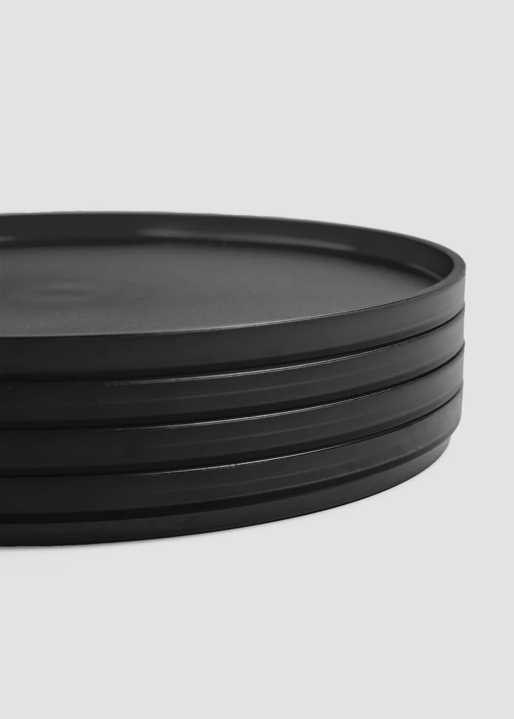 Outdoor 4 Pack Black Plates Image 2