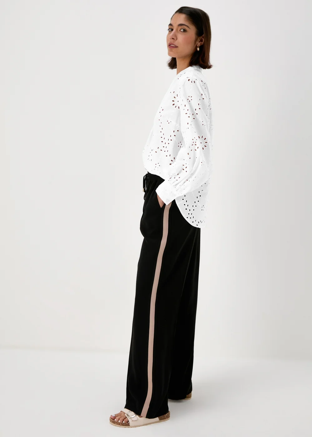 Et Vous White Schiffli Shirt - 8 Image 4