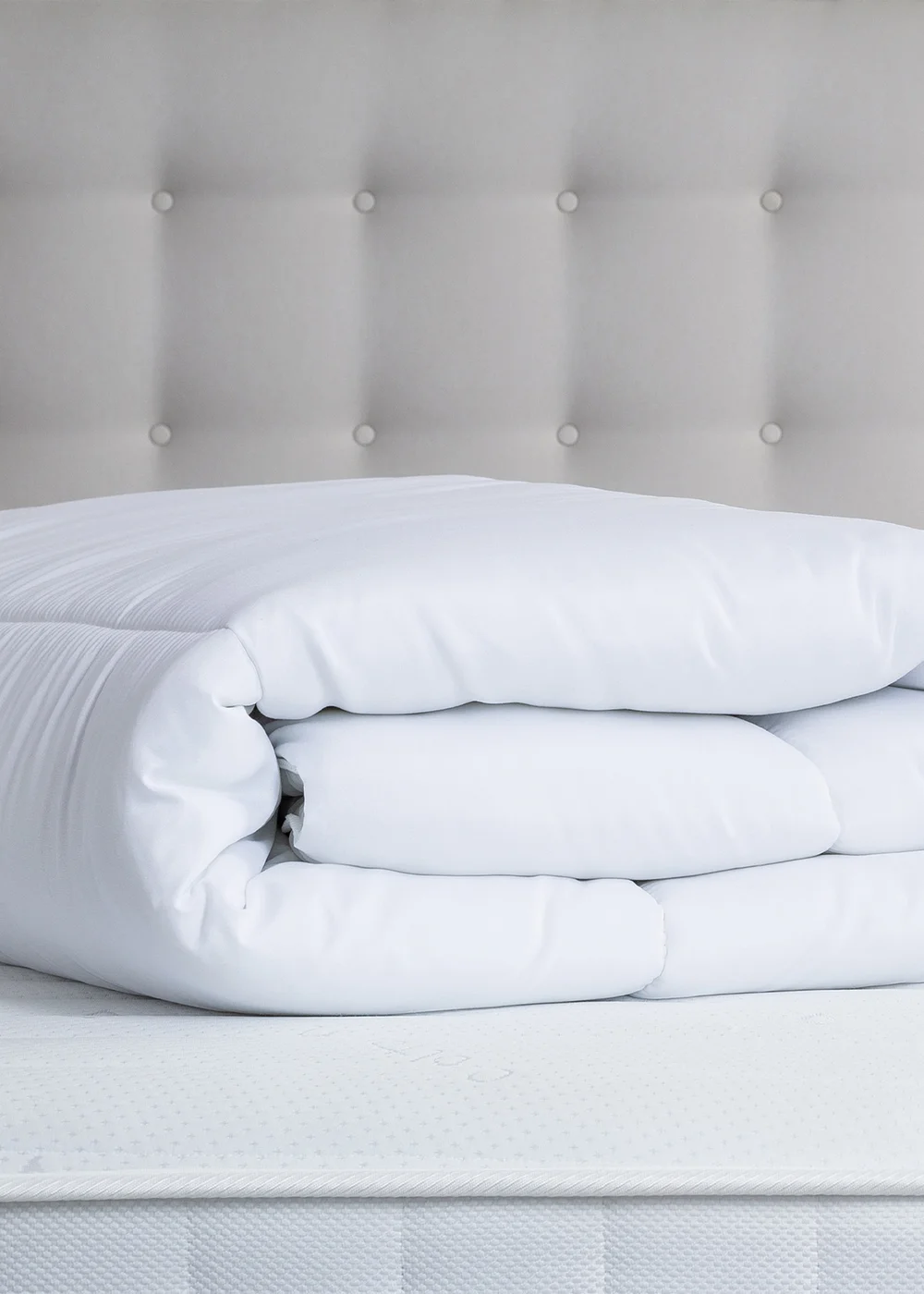 Slumberdown Cool Summer Nights Duvet (4.5 Tog) - Single Image 2