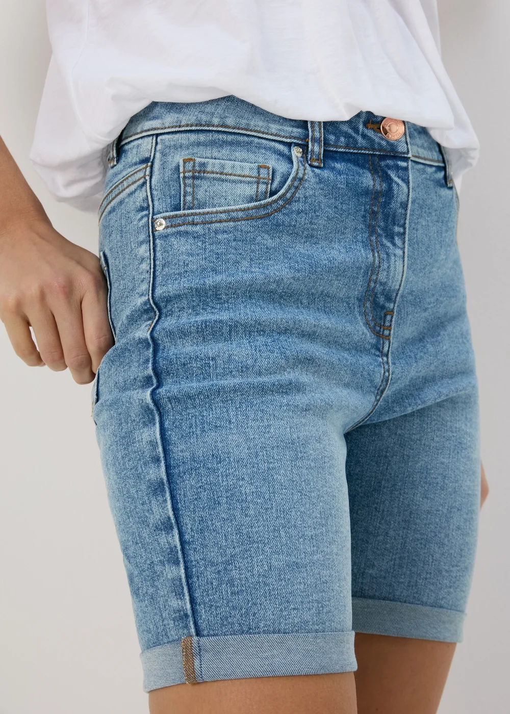 Papaya Petite Mid Wash Shorts - 6 Image 3