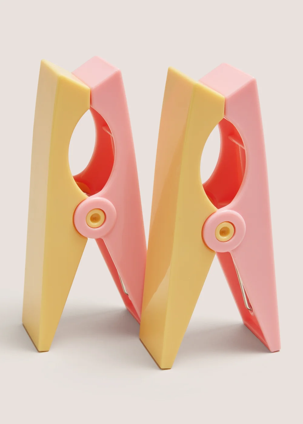 2 Pack Pink Beach Towel Clips Image 1
