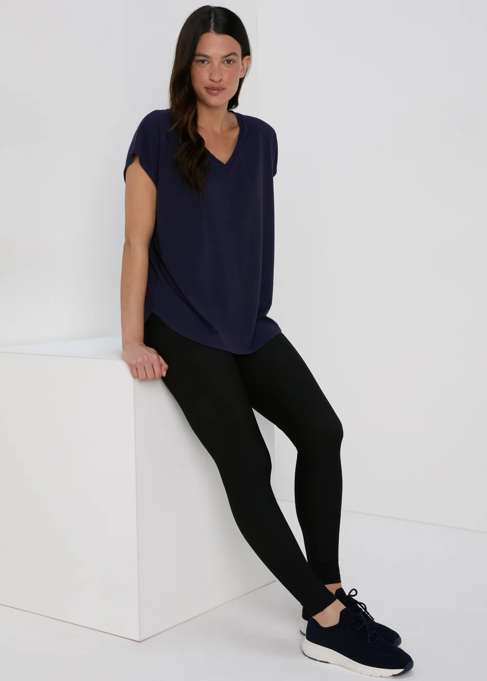 Souluxe Navy V Neck T-Shirt - Small Image 4