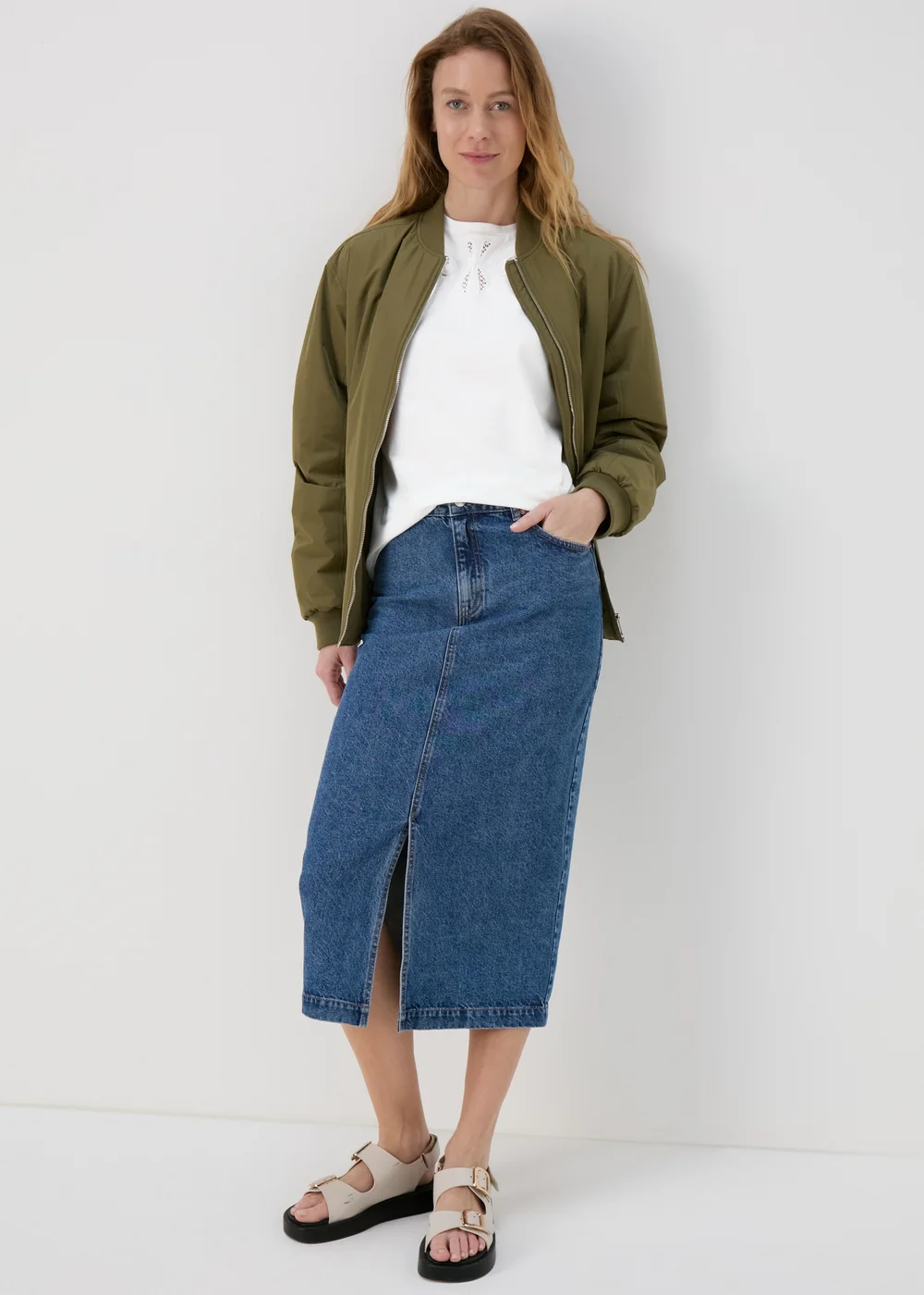 White Cutwork Design T-Shirt - Size 8 Image 4