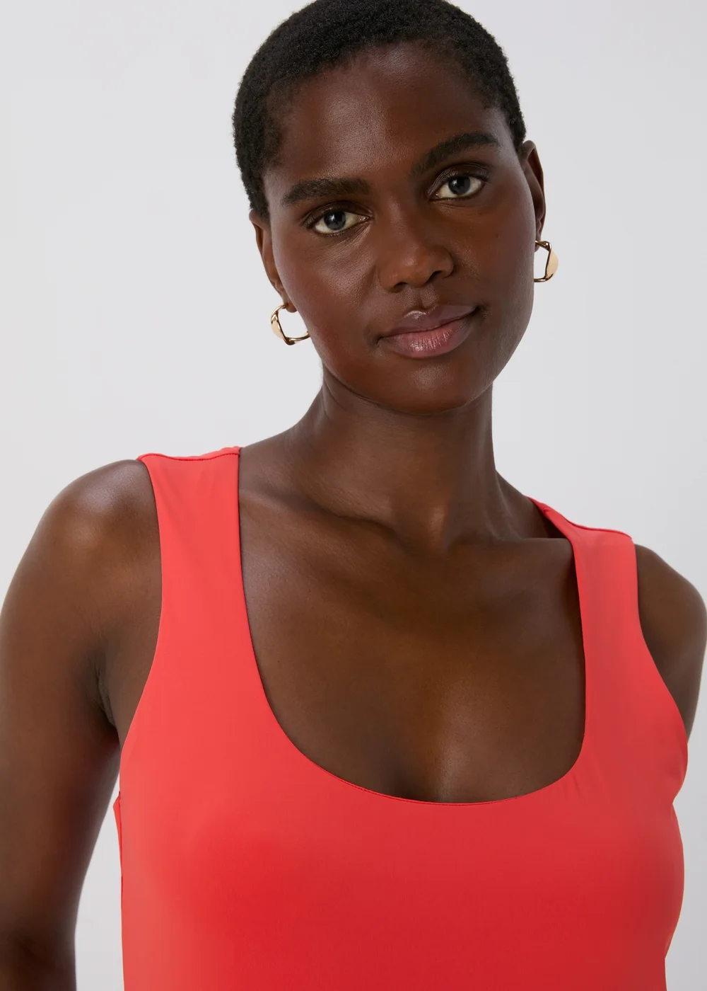 Red Scoop Neck Vest - 8 Image 3