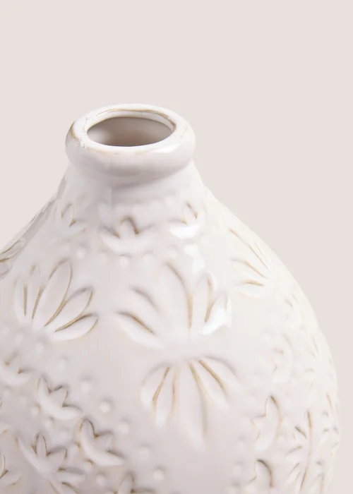 White Textured Vase (18.5cm x 18.5cm x 2cm) Image 2