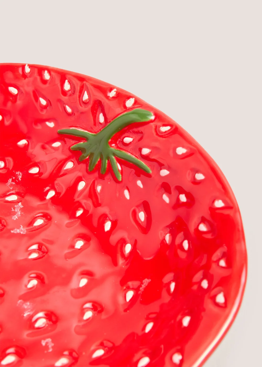 Red Strawberry Bowl (19cm x 19cm x 6.5cm) Image 2