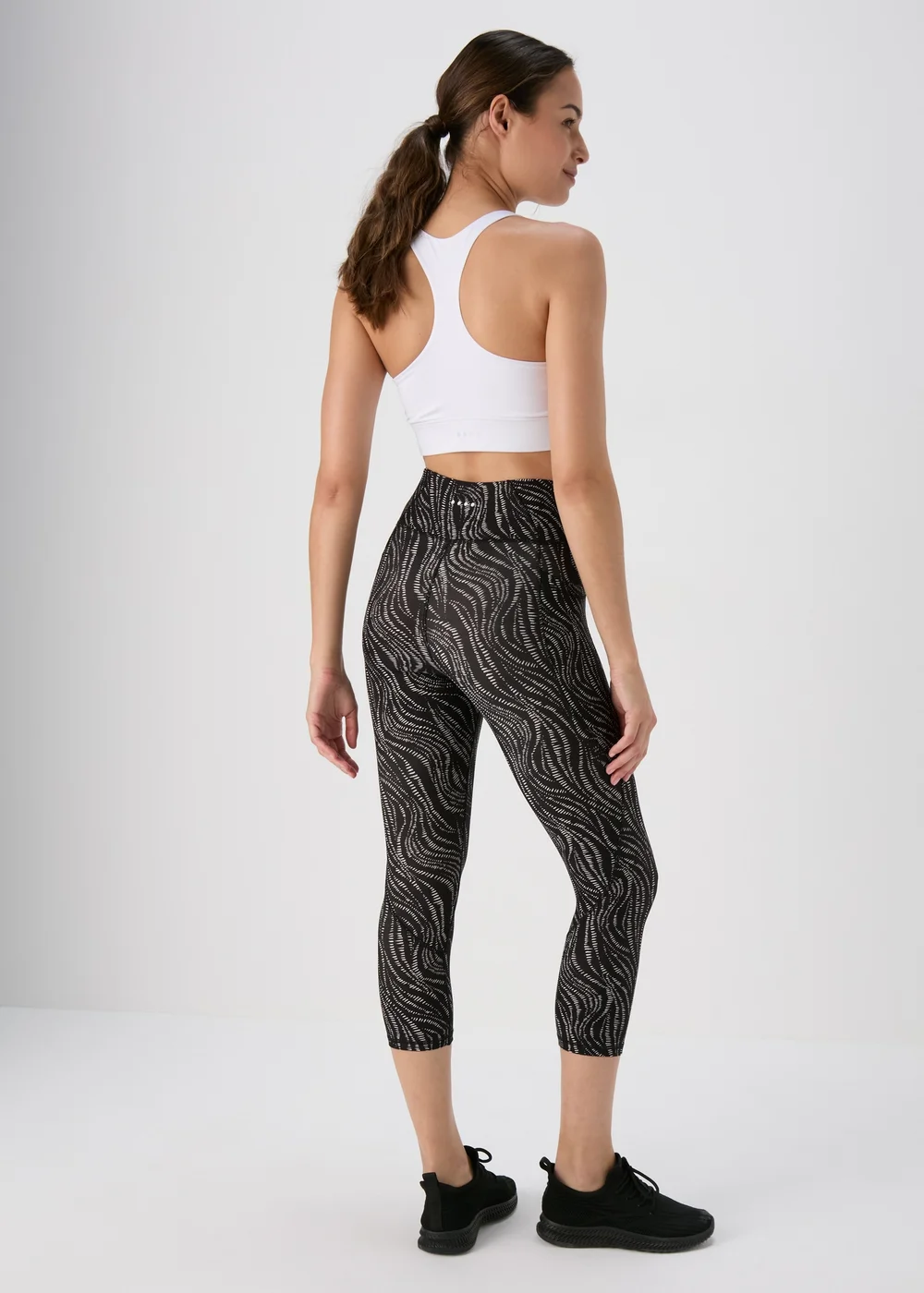 Souluxe Black Mono Printed Capri Leggings - 8 Image 2
