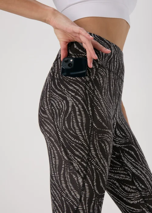 Souluxe Black Mono Printed Capri Leggings - 8 Image 3