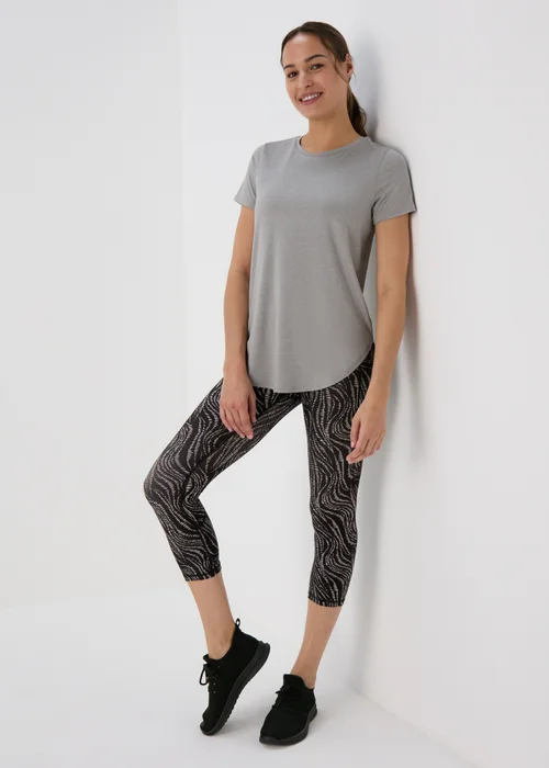 Souluxe Black Mono Printed Capri Leggings - 8 Image 4