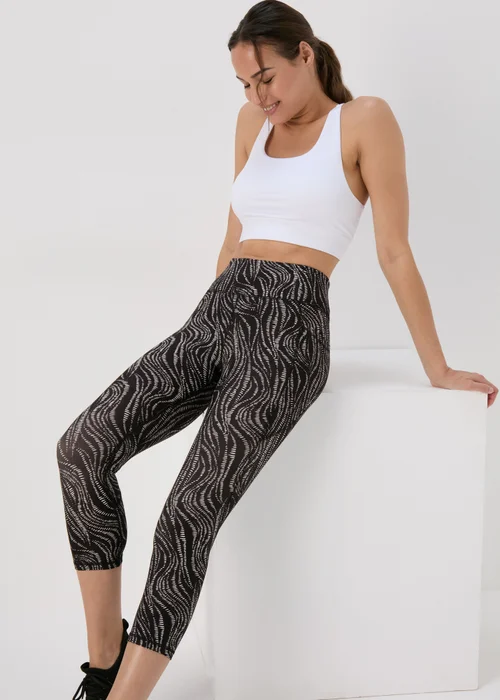 Souluxe Black Mono Printed Capri Leggings - 8 Image 1
