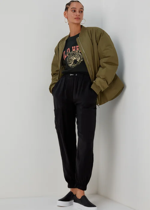 Black Tiger Graphic T-Shirt - Size 8 Image 4