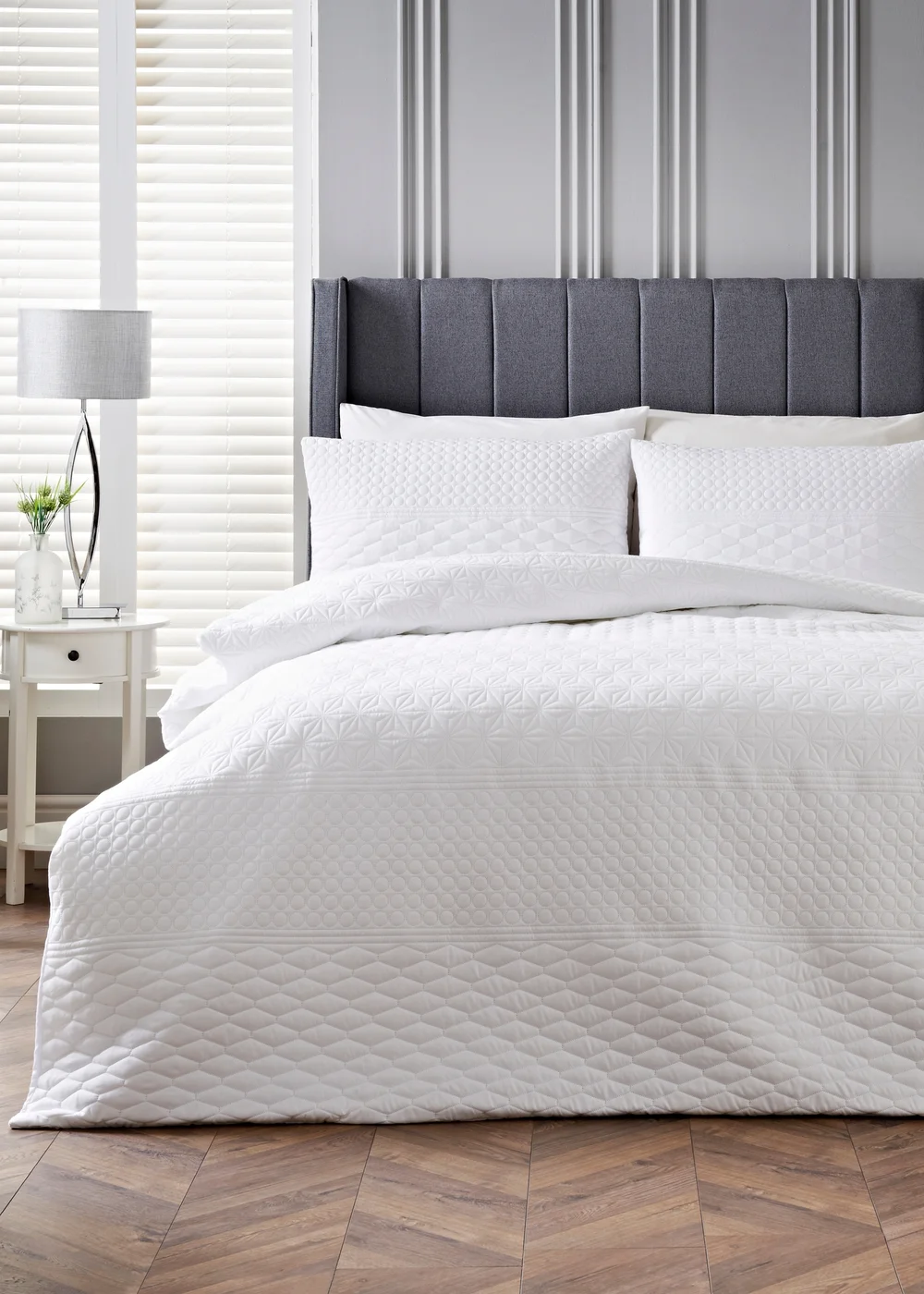 White Hotel Pinsonic Duvet Set - King Image 1