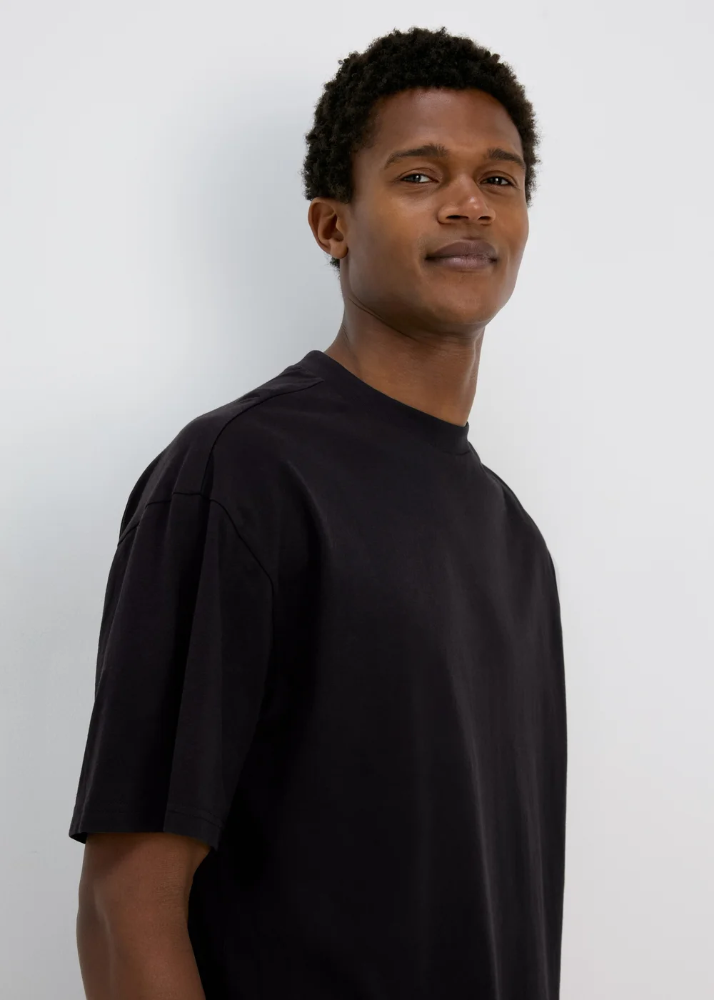 Black Oversized Essential T-Shirt - S Image 3