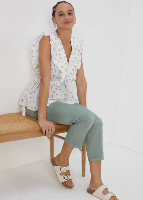 White Floral Print Ruffled Sides Blouse Top - Size 8 Image 4