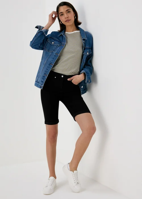 Black Knee Length Shorts - 8 Image 4