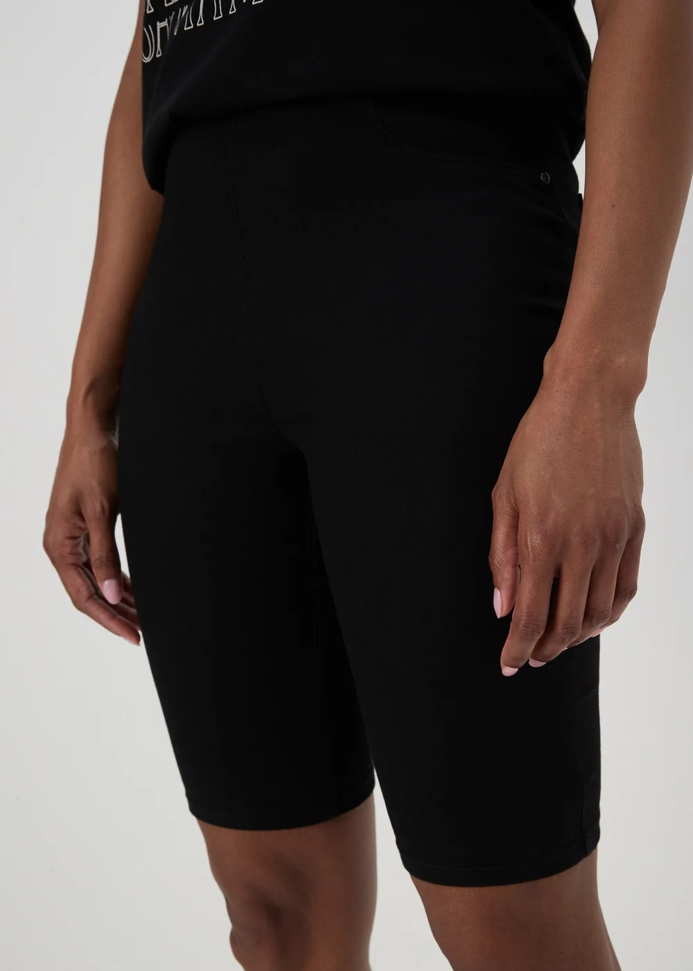 Black Rosie Knee Shorts - 8 Image 3