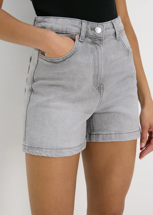 Grey Mom Shorts - 8 Image 3