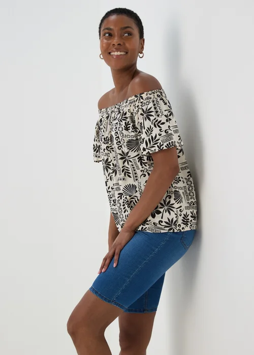 Mid Wash Rosie Knee Length Shorts - 8 Image 1