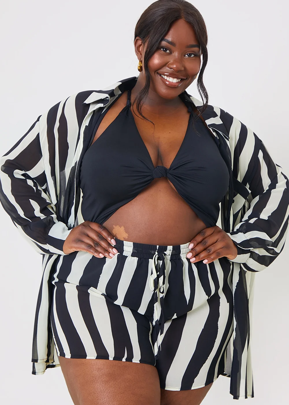 In the Style Jac Jossa Black White Print Beach Shorts - 26 Image 7