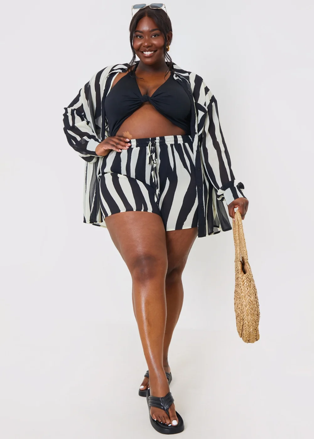 In the Style Jac Jossa Black White Print Beach Shorts - 26 Image 8