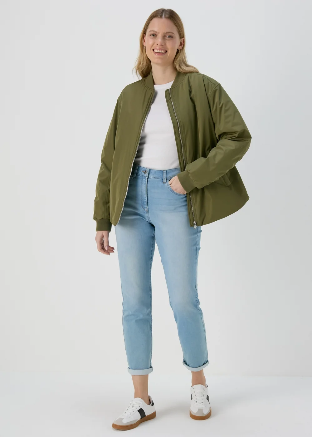 Light Wash Jolie Relaxed Fit Jeans - 8 Image 4