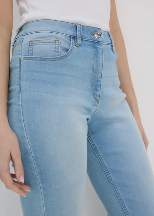 Light Wash Jolie Relaxed Fit Jeans - 8 Image 3