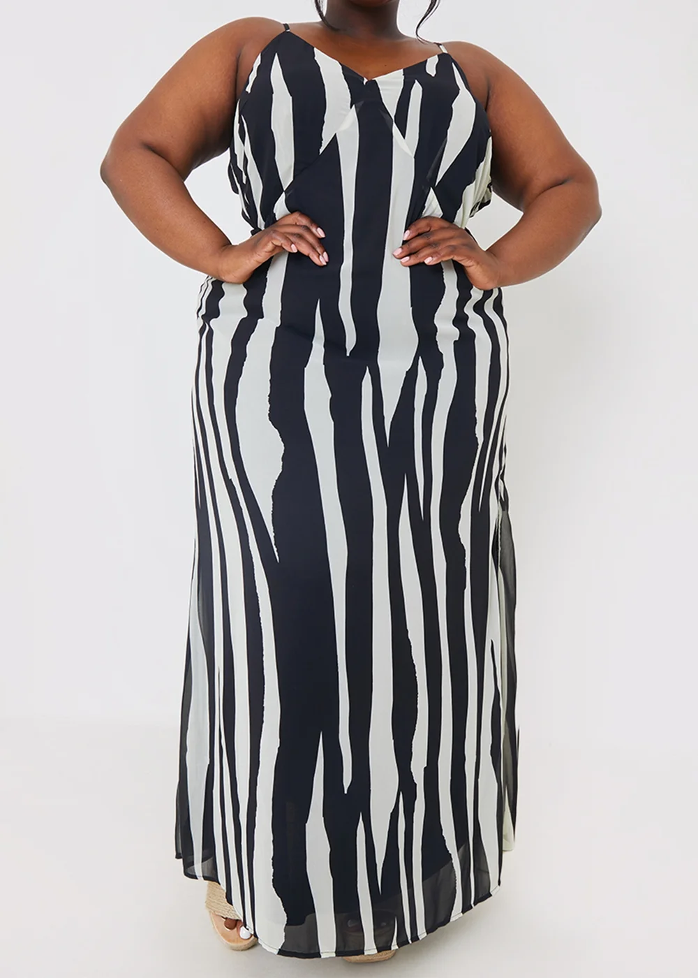 In the Style Jac Jossa Black Print Cut Out Maxi Dress - 8 Image 6