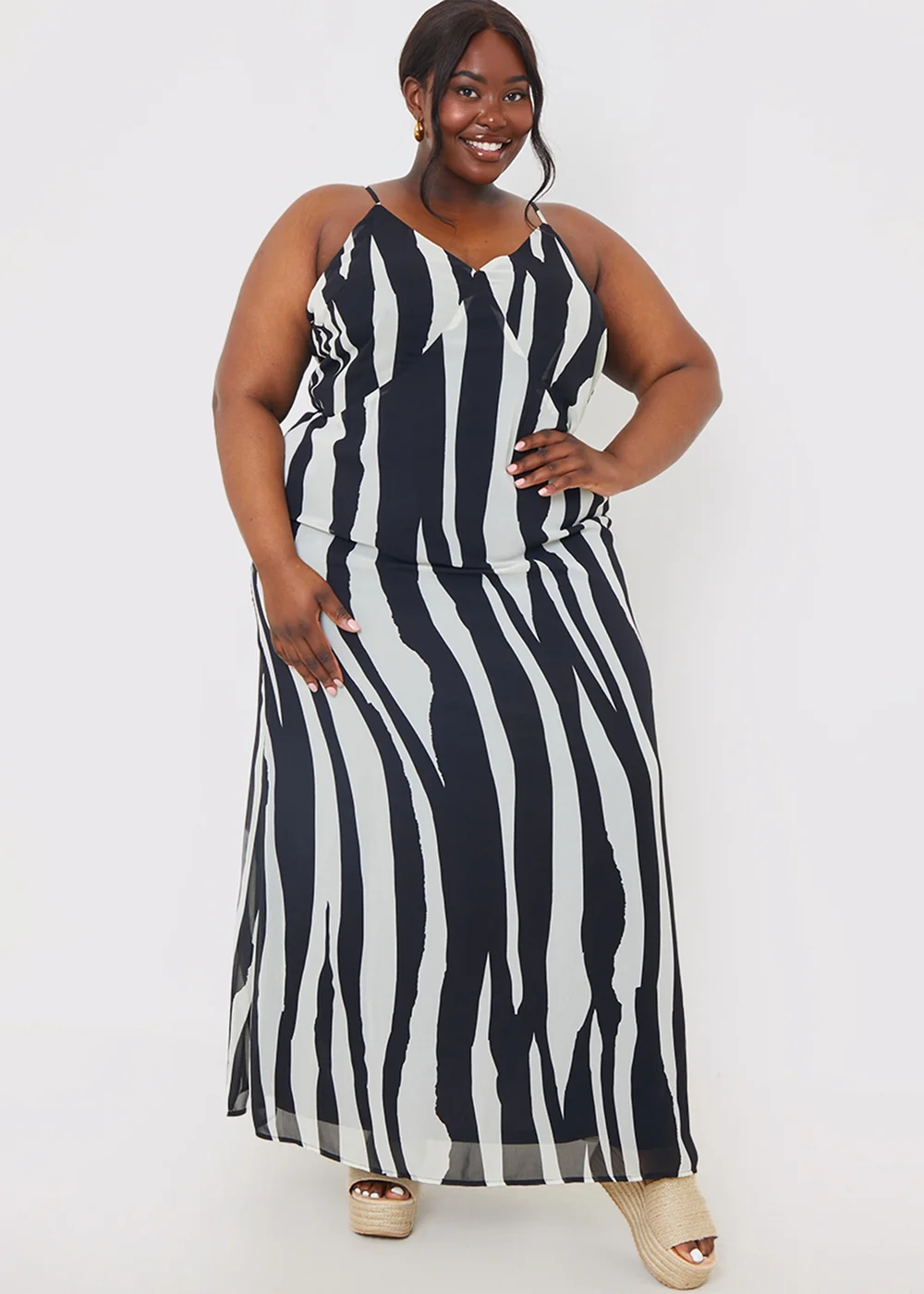 In the Style Jac Jossa Black Print Cut Out Maxi Dress - 8 Image 2