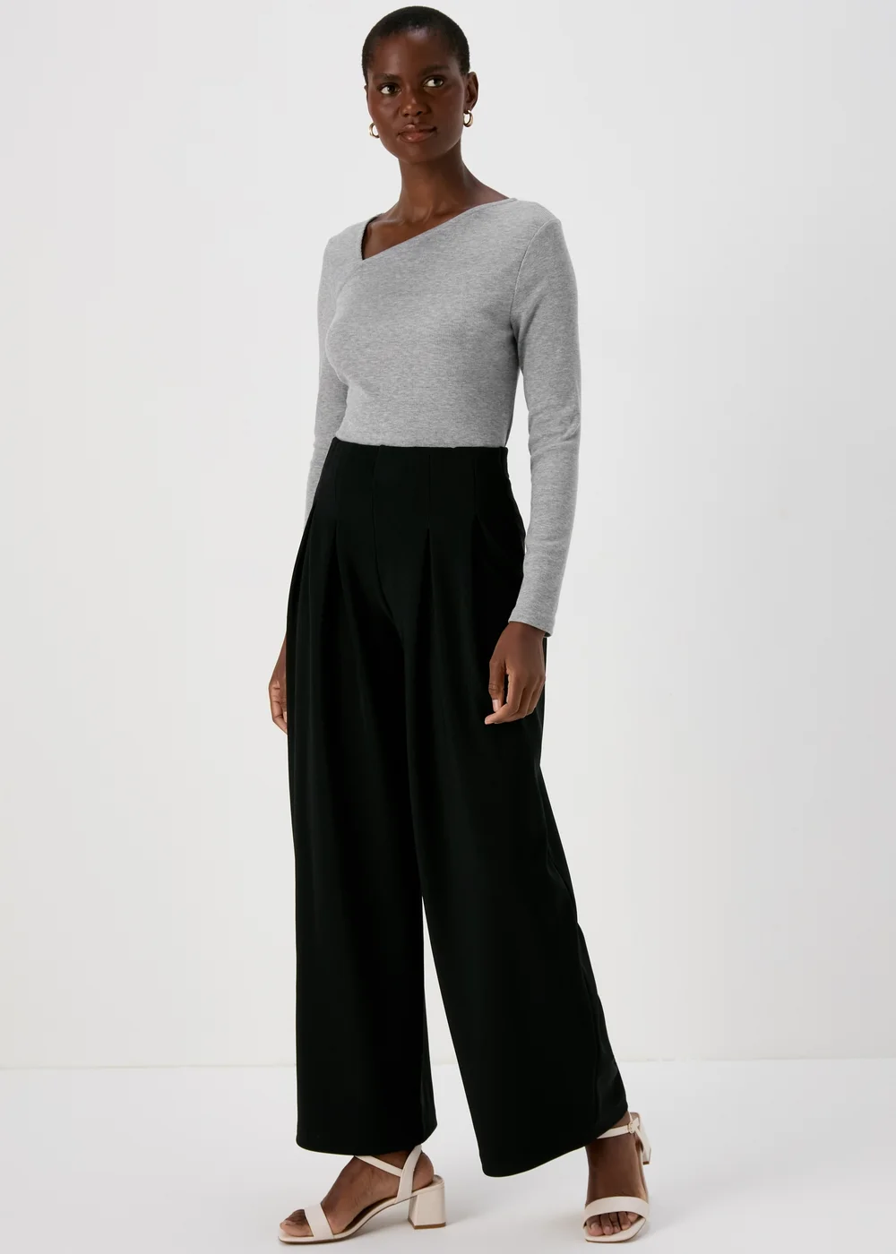 Black Pleat Front Wide Leg Trousers - Size 8 Image 1