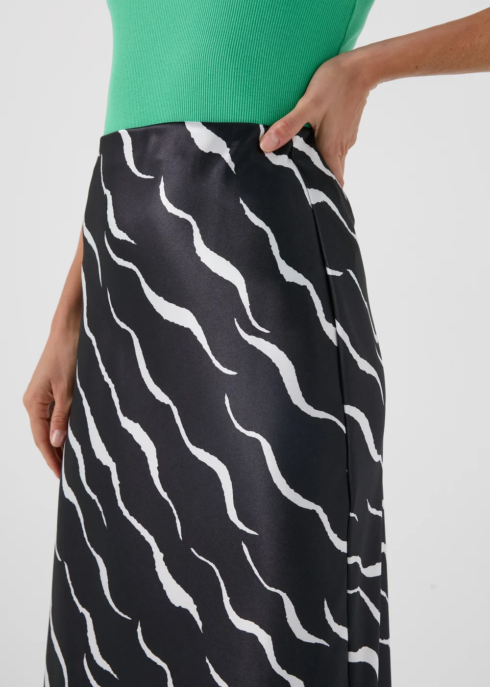Printed Satin Midi Skirt - 8 Image 3