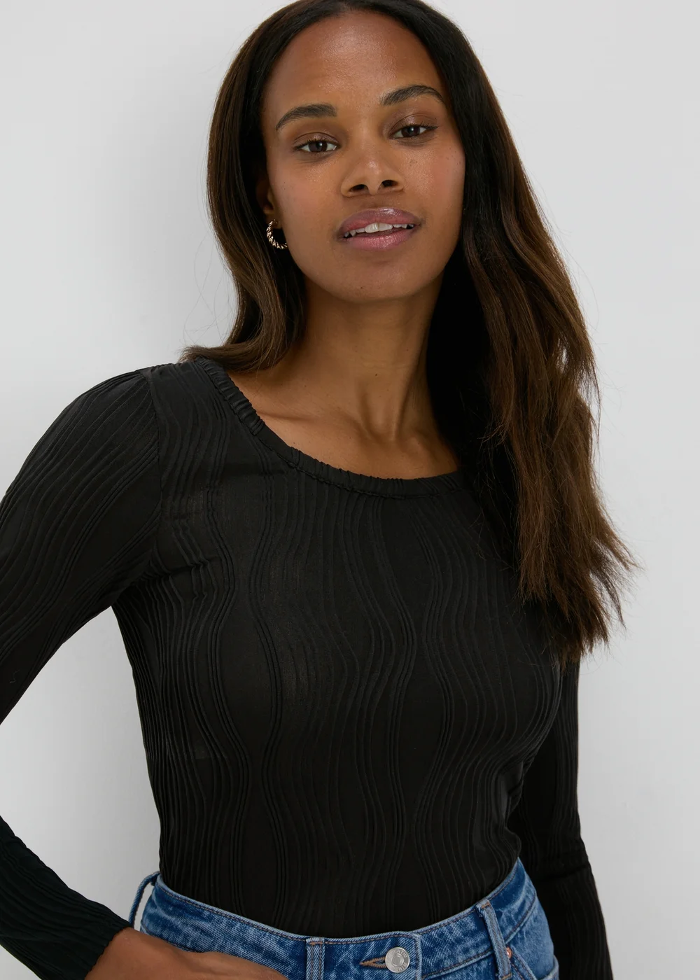 Black Textured Scoop Neck Top - Size 8 Image 3