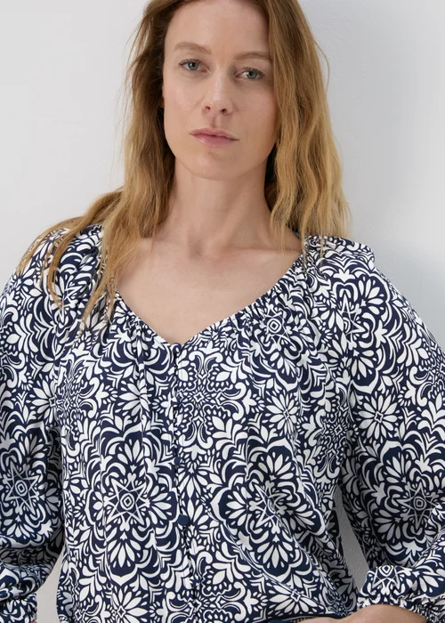 Navy Printed Button Down Blouse - Size 8 Image 3