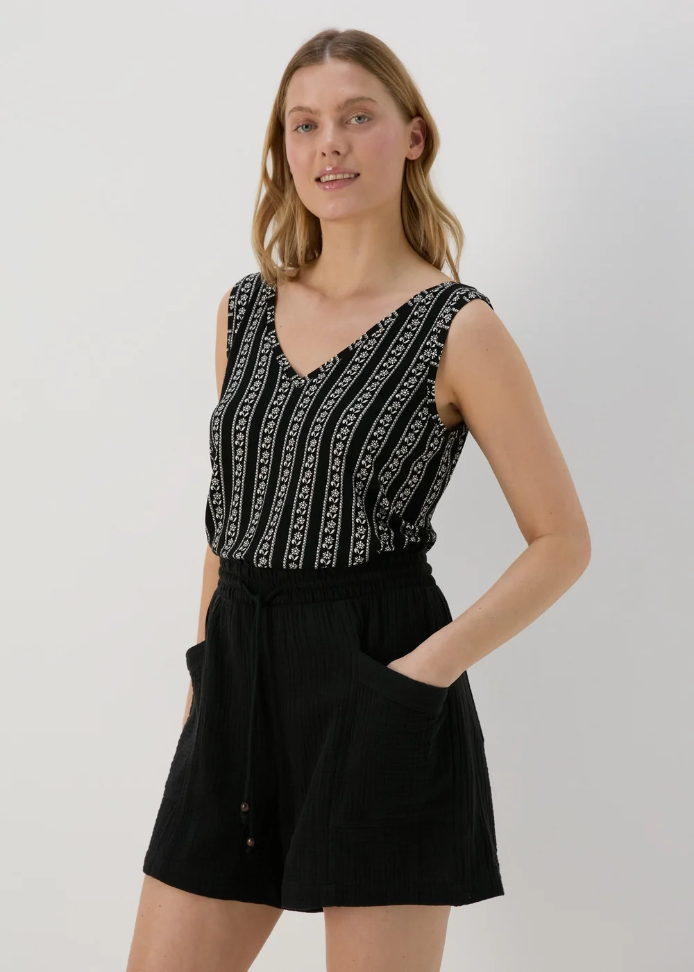 Black V Neck Geo Stripe Vest - 8 Image 1