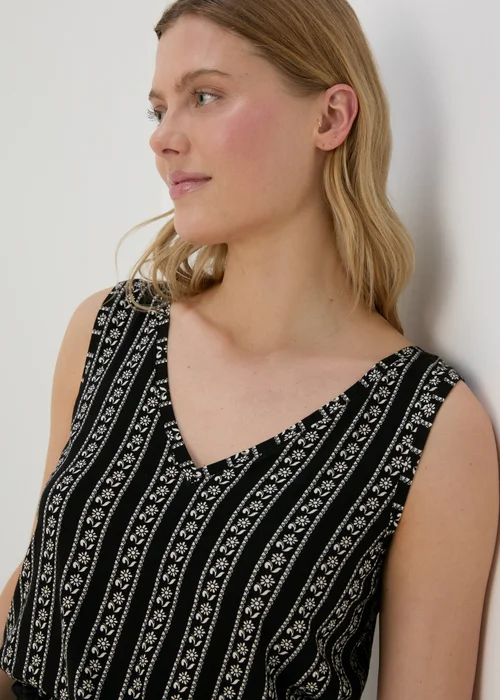 Black V Neck Geo Stripe Vest - 8 Image 3